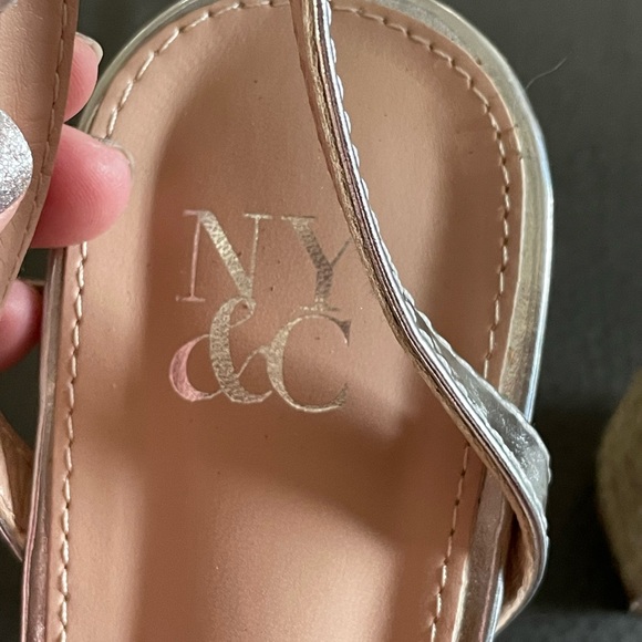 Madden Girl Odalina Ankle Strap Block Heel Silver Raffia Platform sz 10 metallic - Picture 13 of 16